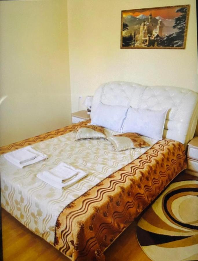 Apartments Uman Bagian luar foto