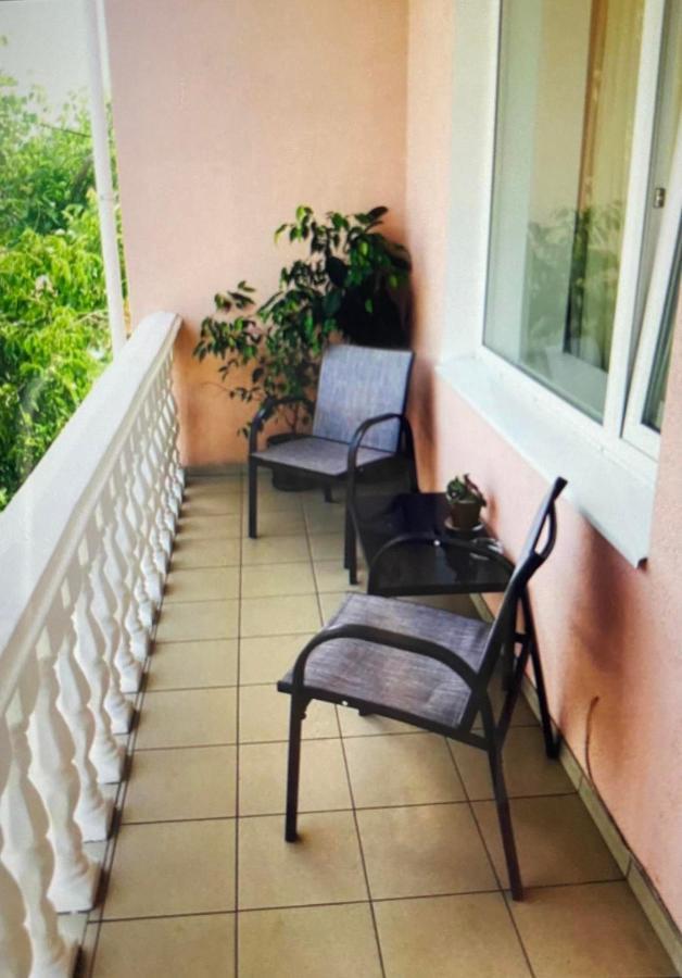 Apartments Uman Bagian luar foto